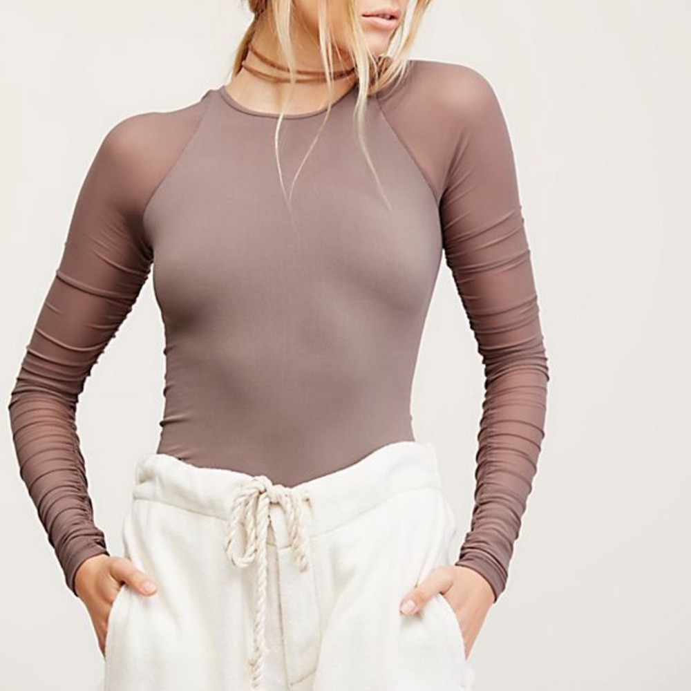 🌺Free people Scrunch long sleeve seamless top